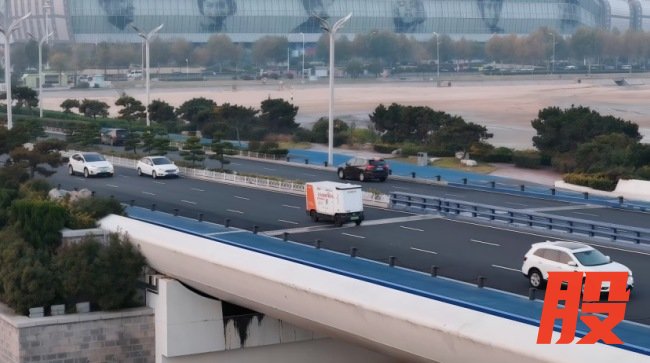 新石器无人车自动驾驶里程超1亿公里，无人配送迈入规模化商用时代